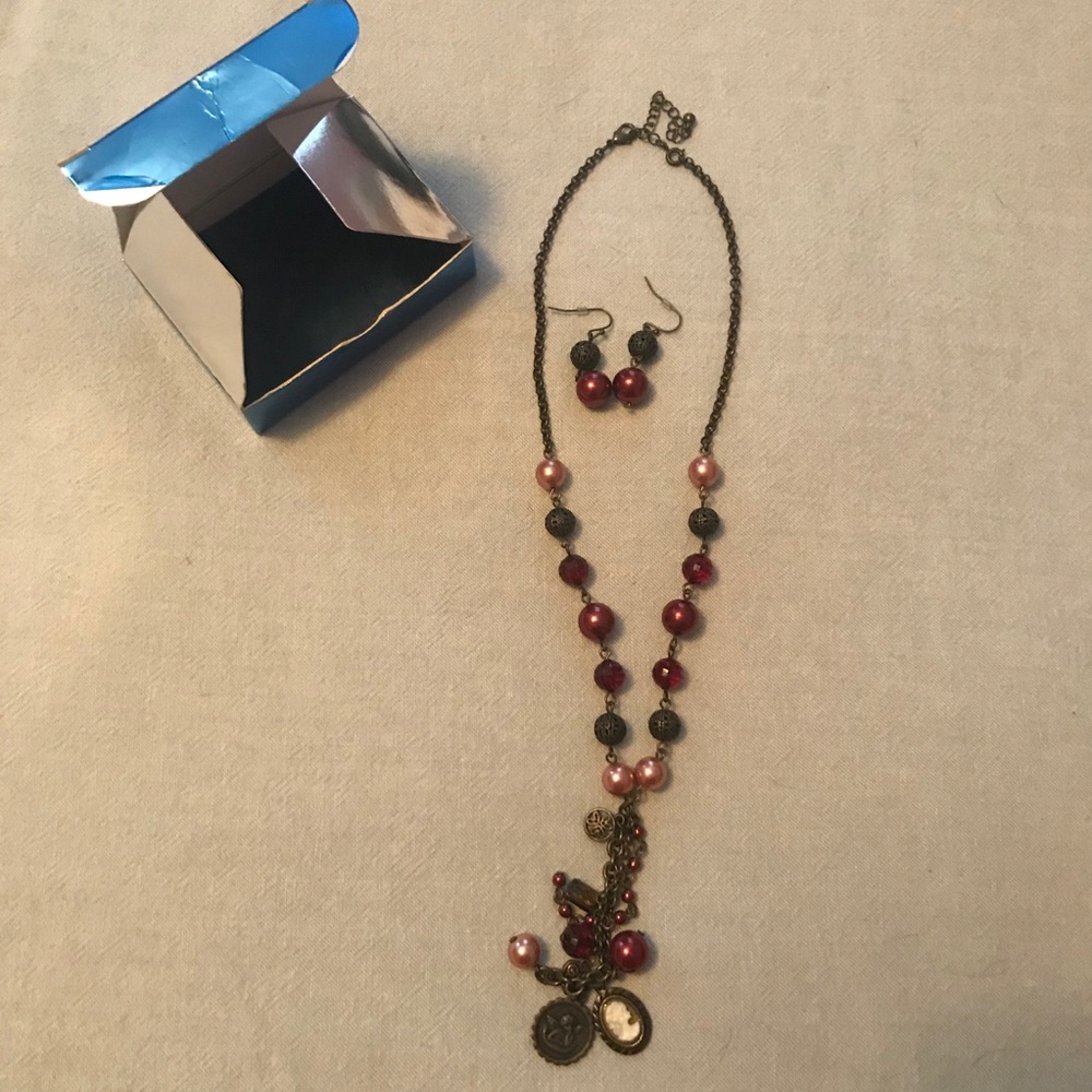 Avon necklace set